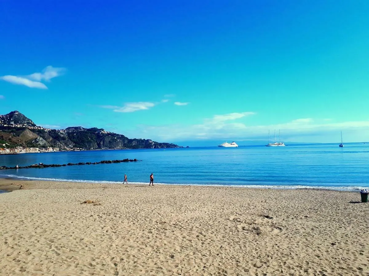 Alpha22 Apartment Giardini Naxos 0*,